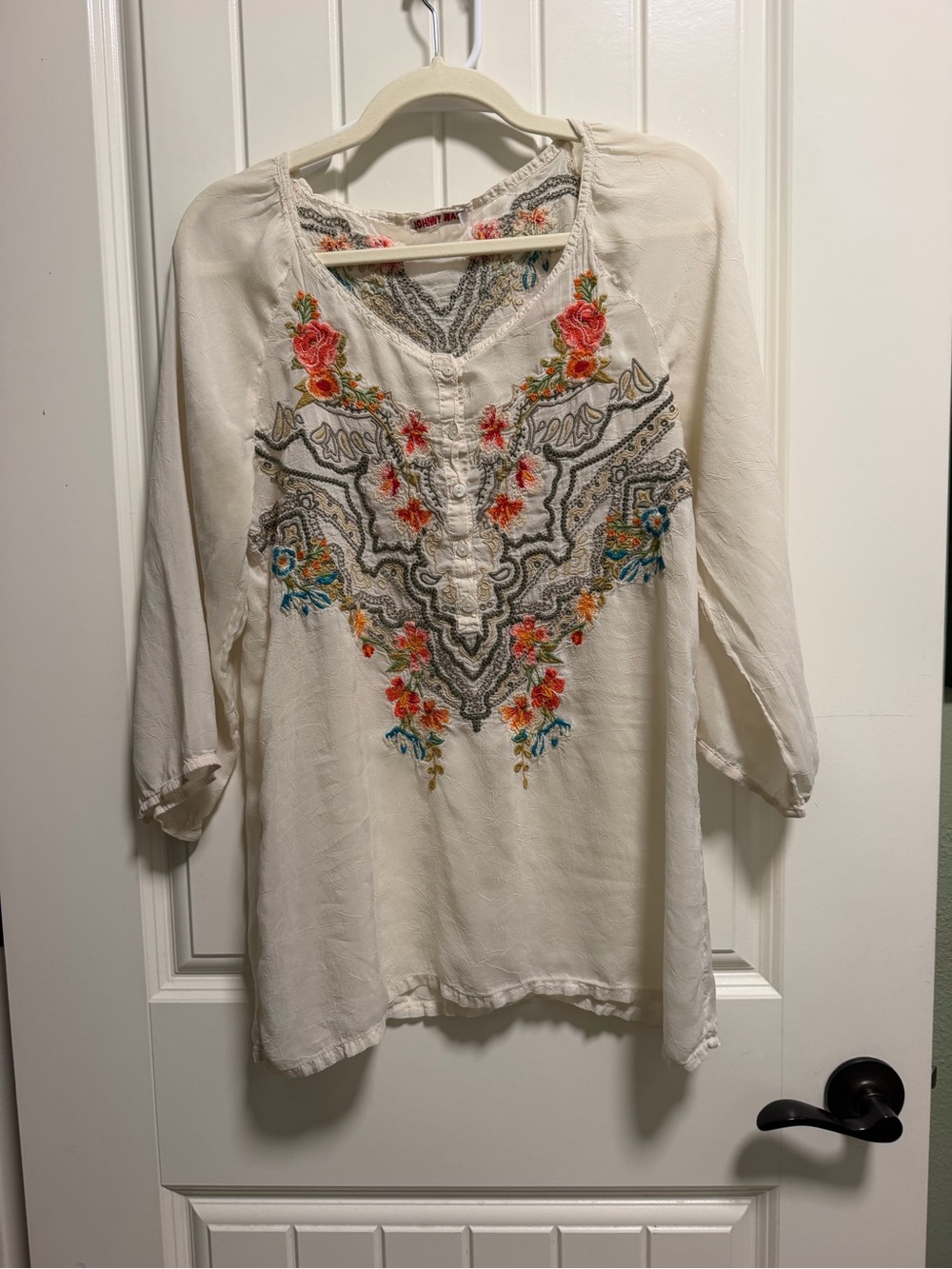 Johnny  Was Embroidered V-Neck Women's Tunic Top in Cream. Size medium. So cute